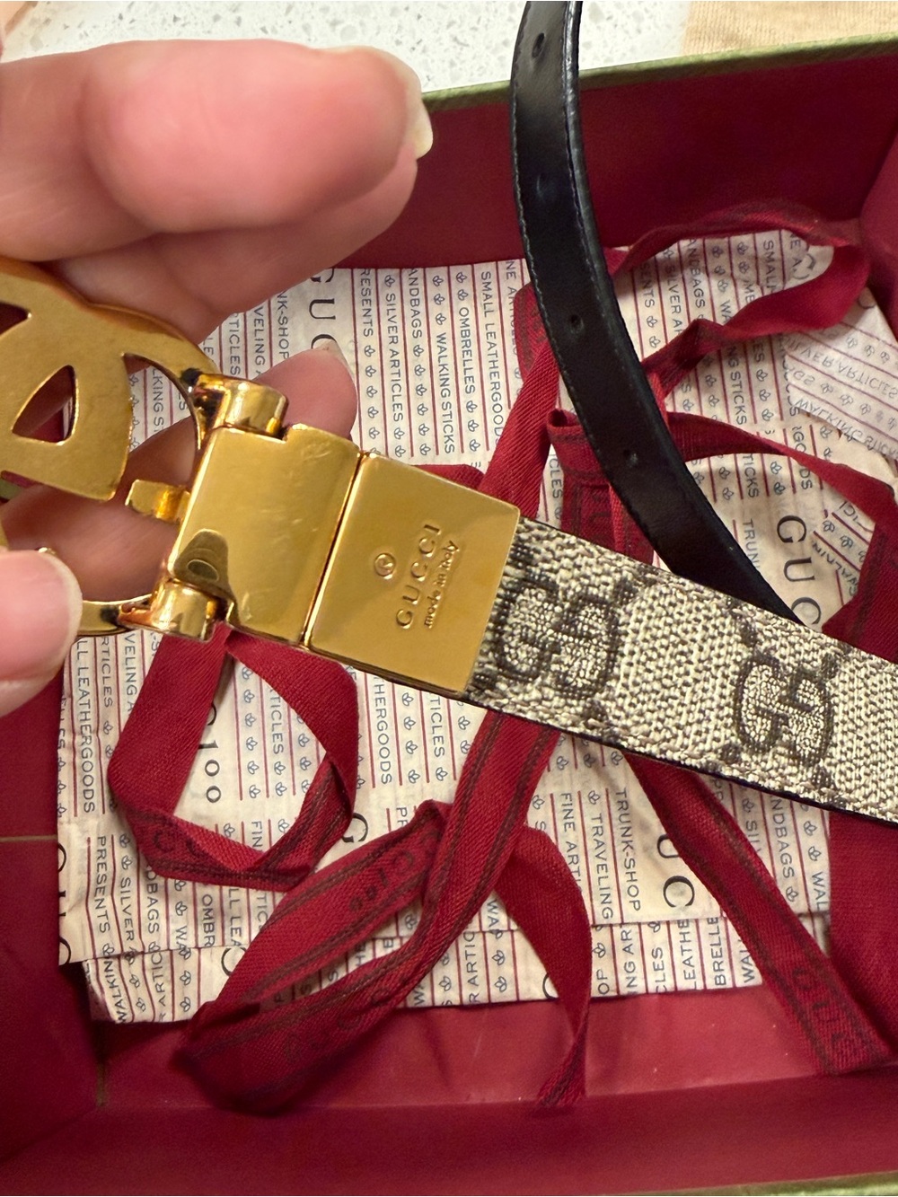 Gucci reversible Beige Monogram Canvas Belt with Gold Buckle - Picture 3 of 8